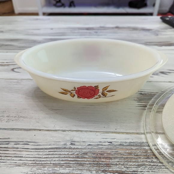 Vintage Glass bake casserole dish - Picture 3 of 6